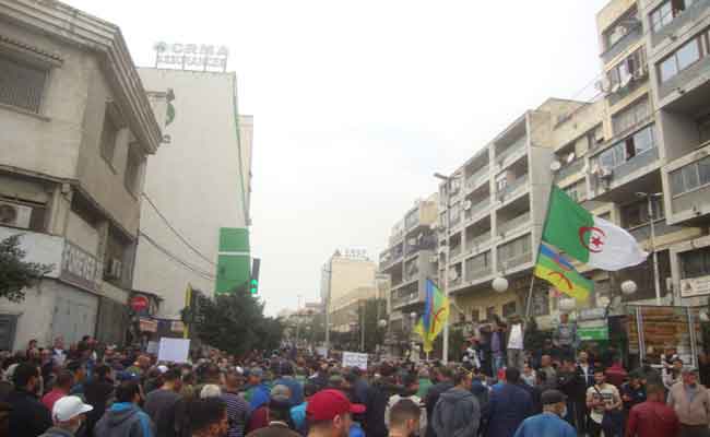 الحراك الشعبي في جمعته الـ111 : تشبت بروح مطالب الحراك