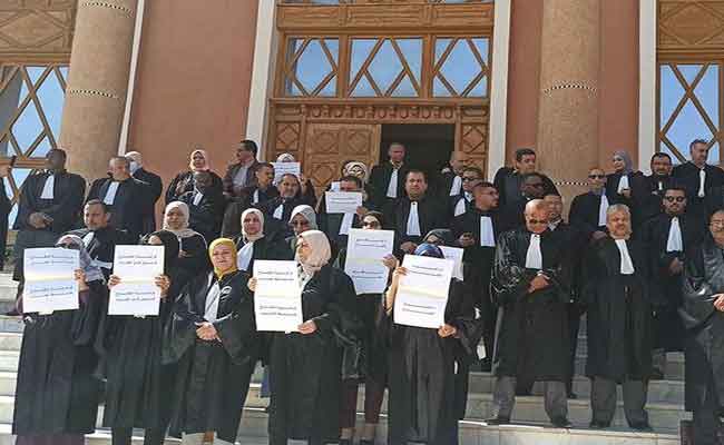 محامو بشار ينظمون وقفة احتجاجية ثالثة أمام مجلس القضاء