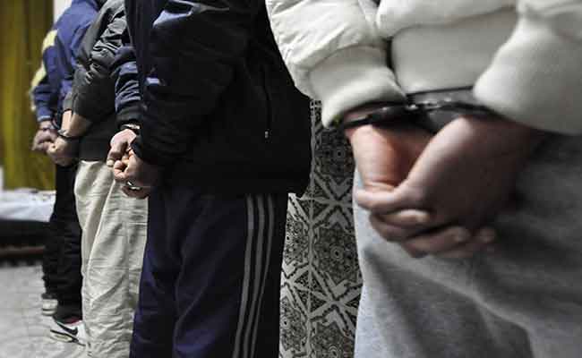 توقيف 4 أشخاص من عائلة واحدة تورطوا في اختلاس منحة ابنة مجاهد لسبع سنوات