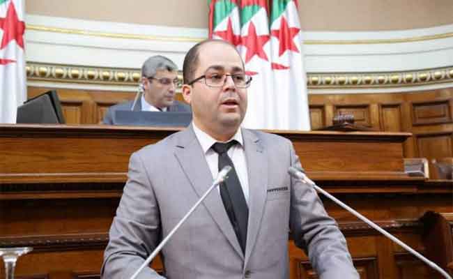 إنهاء مهام وزير البريد والاتصالات السلكية واللاسلكية إبراهيم بومزار