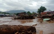 91 قتيلا وعشرات المفقودين جراء الفيضانات والانهيارات في إندونيسيا