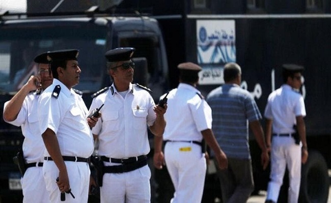 معركة عنيفة بالأسلحة بين عائلتين مصريتين تسفر عن سقوط عدد من المصابين