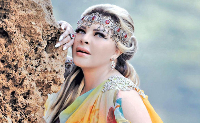 فلة الجزائرية تهدي “توأم روحي” الى روح شقيقتها الراحلة نعيمة عبابسة…