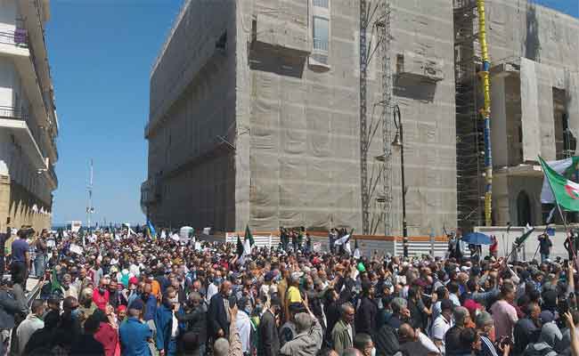 الحراك الشعبي في جمعته الـ116 : “ديرو واش ديرو ماناش حابسين”