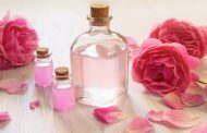 لماذا يُعتبر ماء الورد مثالياً للعناية بالبشرة؟