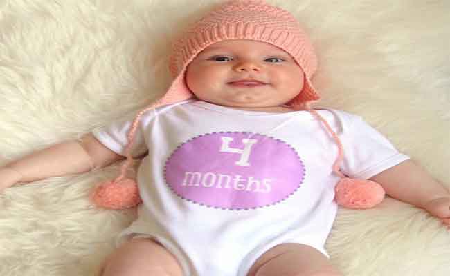 ما هي ابرز معالم نموّ الطفل في عمر 4 اشهر؟