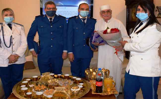 أمن قسنطينة ينظم زيارات معايدة للموظفين العاملين بالميدان و للمتقاعدين