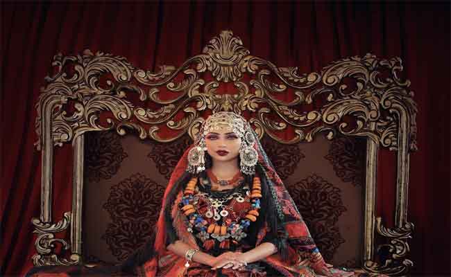 دنيا بطمة تشعل المنافسة الصيفية  ب”حب المصالح “…