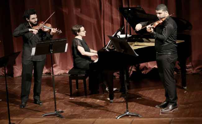 كوكتيل موسيقي من التراث المتوسطي على شرف ايطاليا و البرتغال في خامس سهرات المهرجان الثقافي الأوروبي ال21 بالعاصمة…