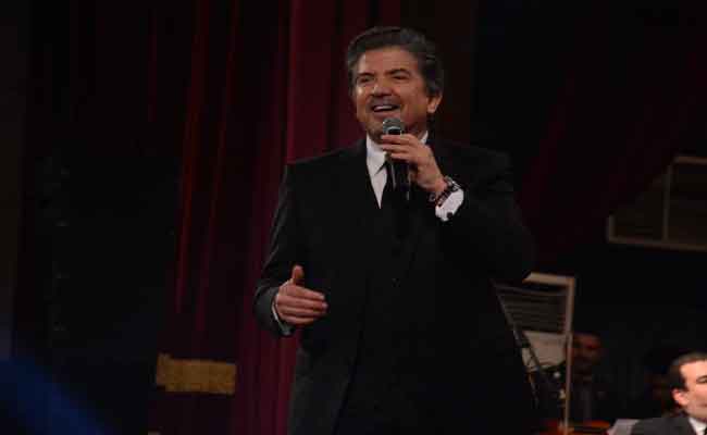 ب”شايفك العالم بحاله”…وليد توفيق يتغزل في حبيبته بأغنية رومانسية جديدة بعد غياب