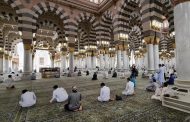 صلاة الفجر بالمسجد النبوي تطيح بمسؤولين سعوديين كبارا