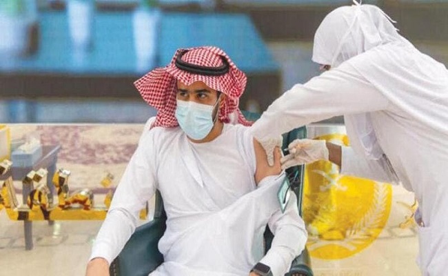 السعودية تلقي اللقاح شرط لدخول المراكز التجارية