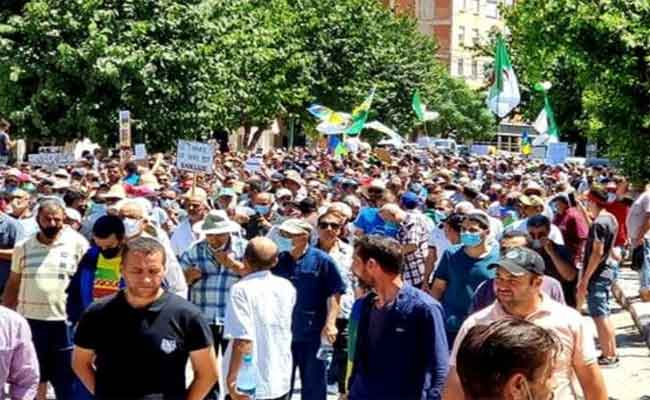 الحراك الشعبي في جمعته الـ216 : جمعة اٌلإصرار على مواصلة المسار