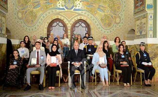 إشراف تبون على حفل تكريم المتفوقين الأوائل في البكالوريا