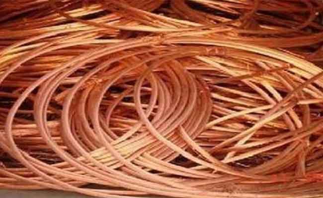 الإطاحة بـ10 أشخاص سرقوا الكوابل النحاسية بالوادي