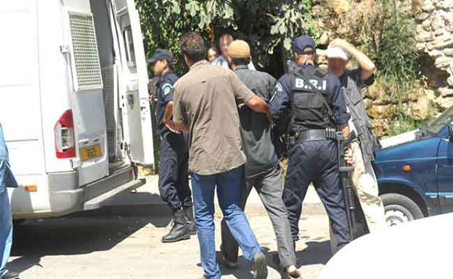 الإطاحة ببارون مخدرات مبحوث عنه لدى الانتربول بالوادي