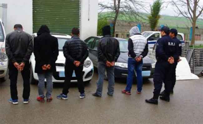 الإطاحة بعصابة إجرامية مدججة بالأسلحة البيضاء في غليزان