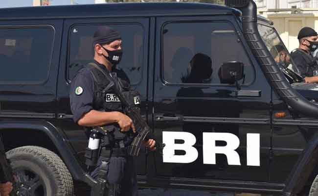 الإطاحة بشبكة إجرامية تحترف النصب ذهب ضحيتها 800 شخص بوهران