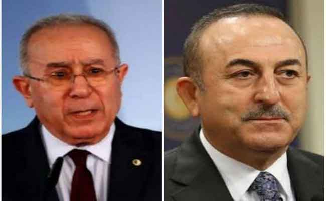 لعمامرة يجري مباحثات هاتفية مع نظيره التركي