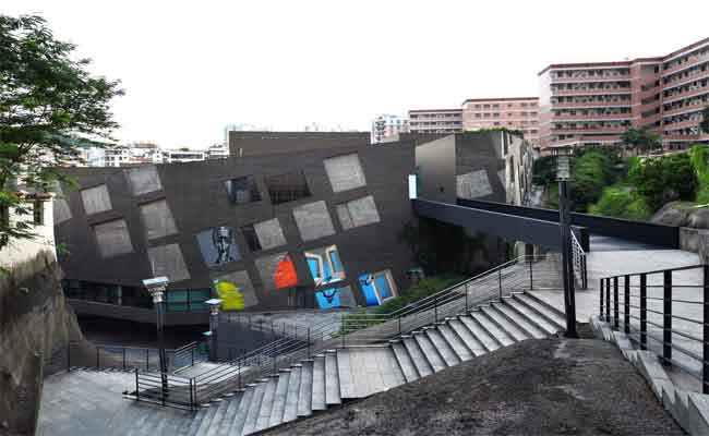 لوحة فنية للتشكيلي حمزة بونوة تزين مجموعة متحف “دافن ارت ميوزيوم” بالصين…