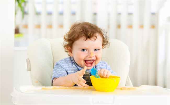 هل تنتظرين ابتسامة رضيعك بفارغ الصبر؟ في هذا العمر تكون ابتسامته حقيقيّة!