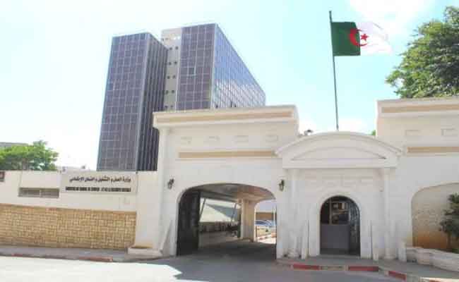 عطلة عيد الاستقلال يوم الإثنين المقبل مدفوعة الأجر