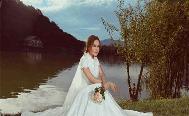 رولا سعد تحتفل بليلة العمر وتخطف الأنظار باطلالة ملكية ساحرة…