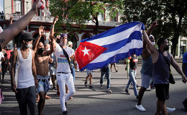 كوبا تتهم أمريكا بدعم الاضطرابات في بلاد