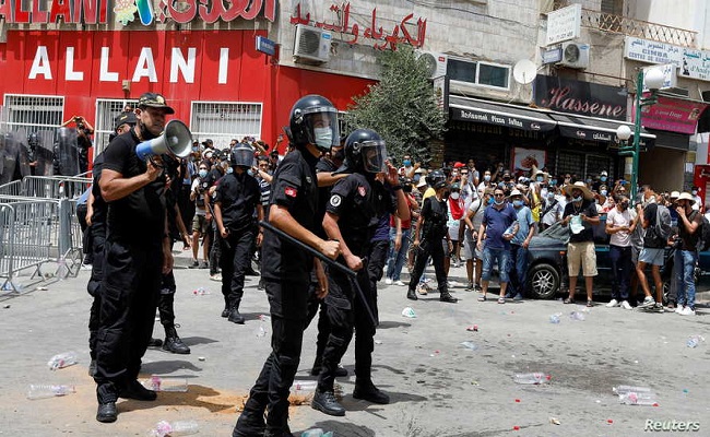 في تونس إعلان حظر التجوال