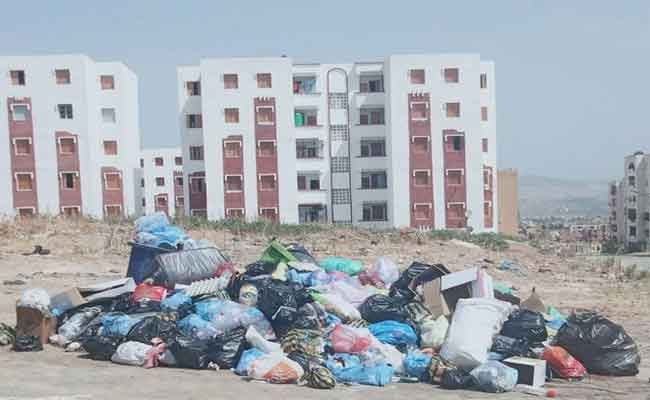 القمامة تغرق أحياء المدينة الجديدة في ڨالمة