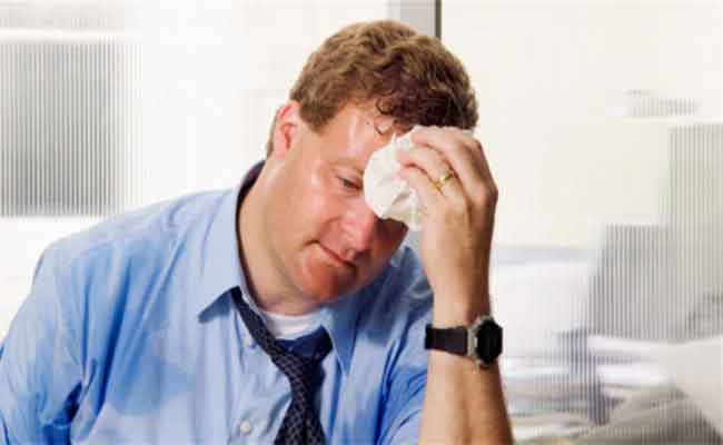 ما الذي يسبّب التعرق الشديد غير الحرّ؟