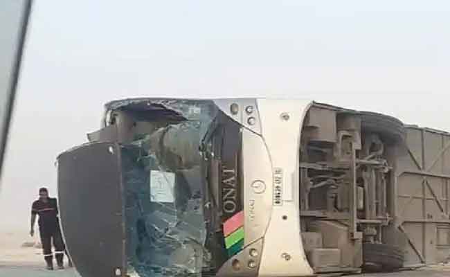 انحراف حافلة لنقل المسافرين يخلف قتيلا  و  24 جريحا جنوب تيماسين بتقرت