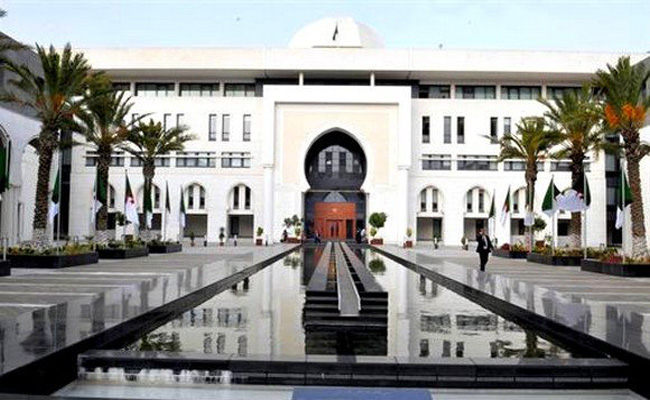 الهجمات الإرهابية في عدد من دول الساحل “تشكل مصدر قلق بالغ بالنسبة للجزائر”