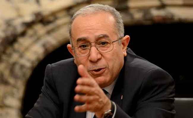 لعمامرة يؤكد استعداد أطباء جزائريين في الخارج للمساهمة في القضاء على الوباء