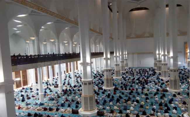 إقامة صلاة الغائب على أرواح الشهداء ضحايا الحرائق بعد صلاة الجمعة