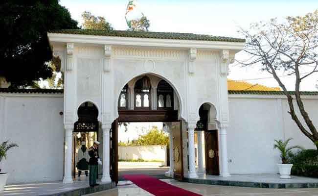 تبون يعلن عن حداد وطني لمدة ثلاثة أيام على إثر استشهاد مدنيين و عسكريين في حرائق الغابات