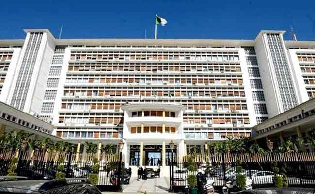 تبون يؤكد أن ما يقارب نصف تركيبة الحكومة جاء بناء على اقتراحات الاحزاب