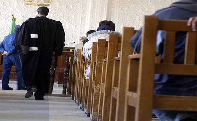 التحقيق مع قاضي مشتبه تورطه في تلقي 200 مليون رشوة بخنشلة