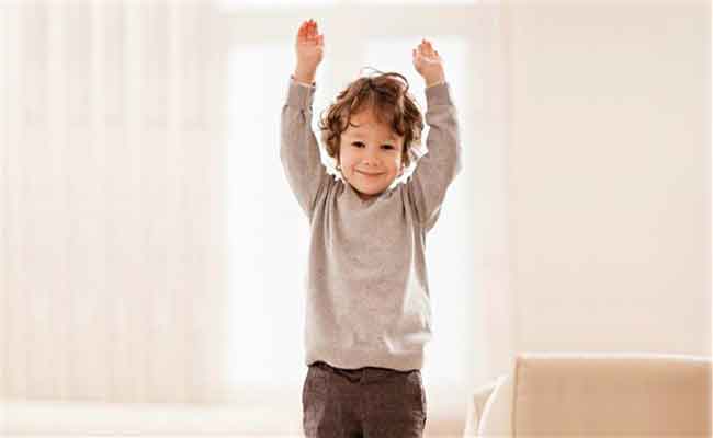 حفاظاً على تطوره النفسي السليم…5 أمور لا يجب القيام بها أمام الطفل