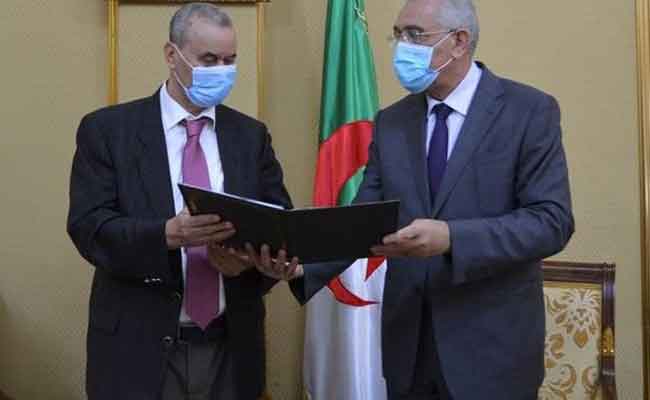 تسلم وزير العدل لمسودة المشروع التمهيدي المحدد لطرق انتخاب أعضاء المجلس الأعلى للقضاء