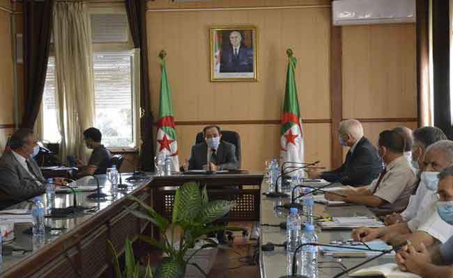 وزير التربية يدعو إلى استغلال كل وحدات الكشف لتطعيم مستخدمي القطاع