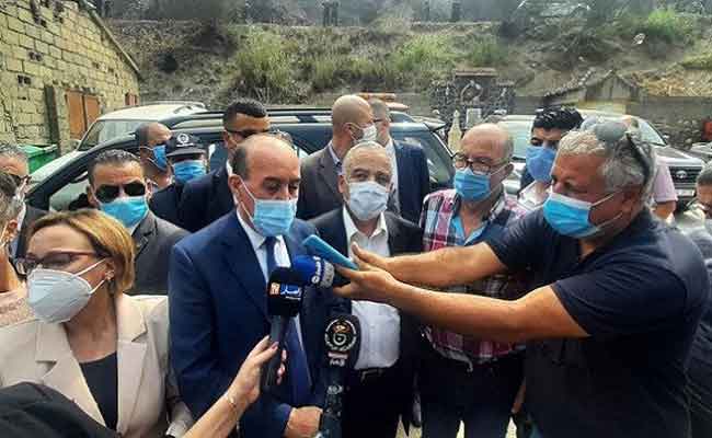 وزير الداخلية يتنقل إلى تيزي وزو و يقدم تعازي رئيس الجمهورية