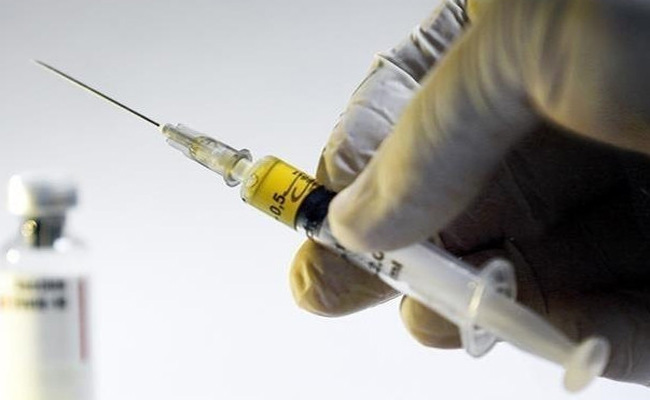 وزارة الاتصال تدعو الصحافيين و مهنيي القطاع إلى تلقي لقاح كورونا