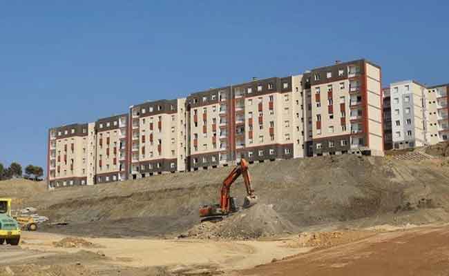 وزير السكن يترأس اجتماعا لتسريع تسليم القطبين السكنيين الصفصاف و سيدي سرحان بالبليدة