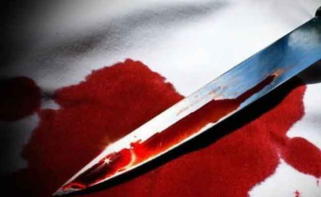 شاب ينهي حياة صديقه بطعنات خنجر بالبويرة