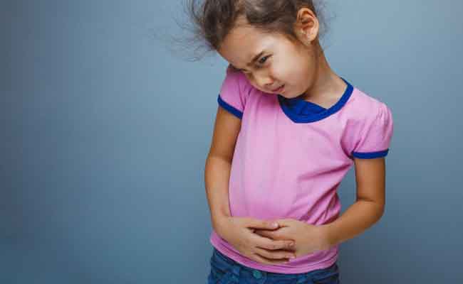 لماذا يمكن أن يشعر طفلك بالألم في أسفل بطنه؟