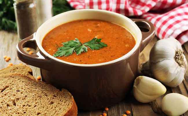 ما أهمية تناول شوربة العدس الأحمر بشكلٍ منتظم؟