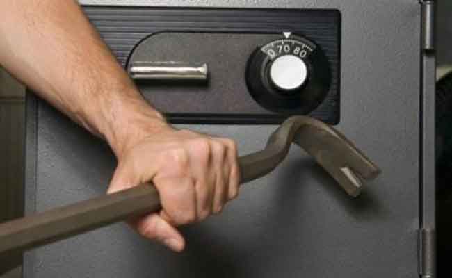 الإطاحة بعصابة إجرامية سطت على خزينة مصفحة للأموال بمصنع في سطيف