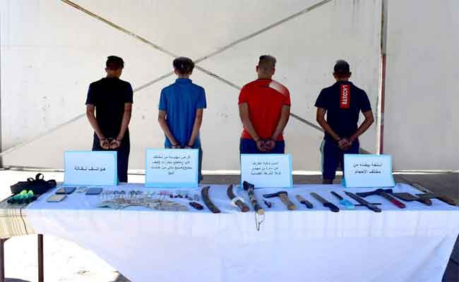 الإطاحة بعصابة إجرامية تحترف تجارة المخدرات و الاعتداء على المواطنين بالطارف