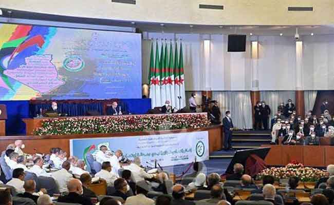 اجتماع الحكومة بالولاة يخلص إلى التكفل بانشغالات المواطن و تعزيز التنمية و الاستثمار